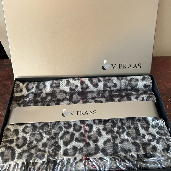 V Fraas scarf - new in box - Picture 1 of 3